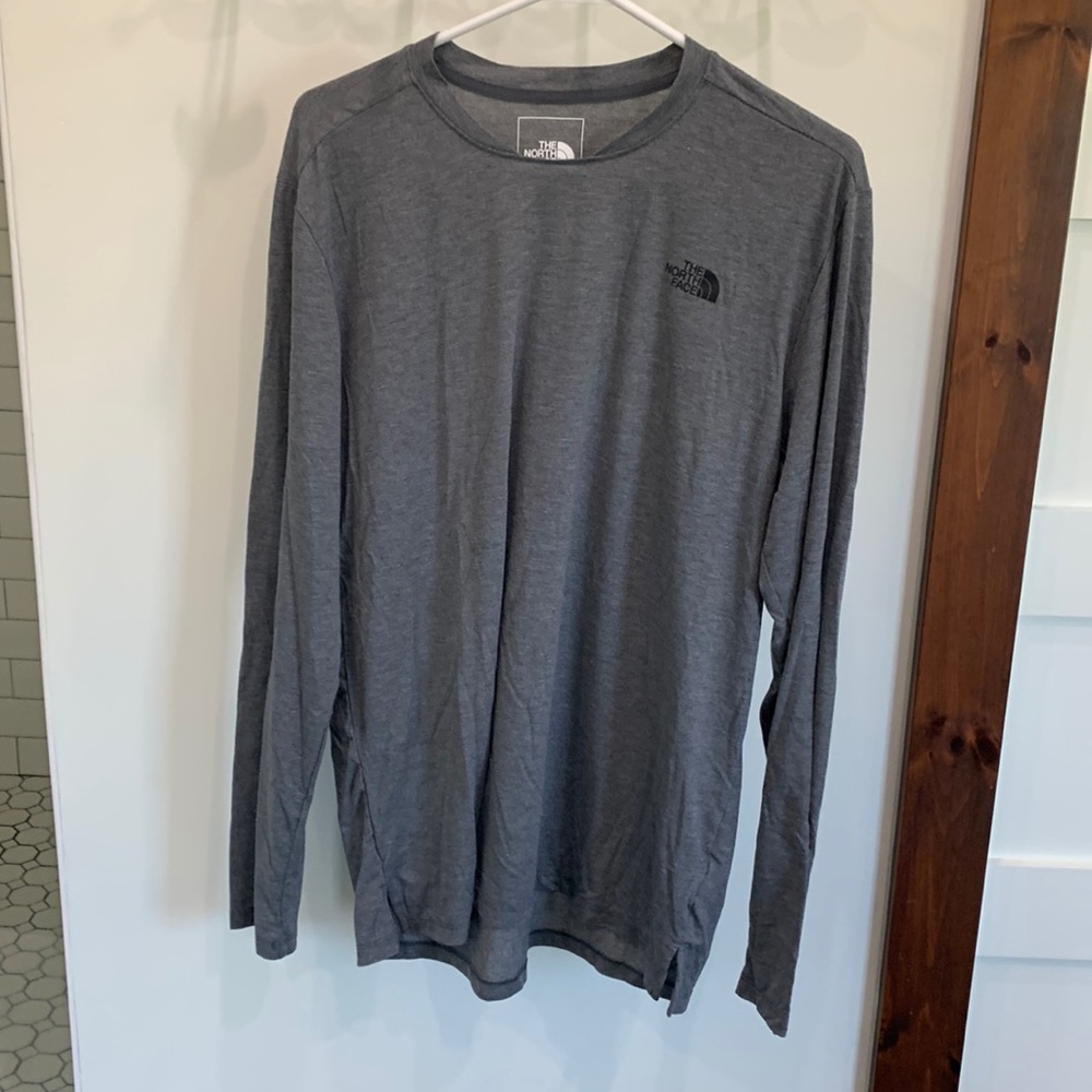 Men’s North Face Long sleeve T-shirt, grey in color size large